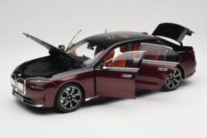 BMW i7 G70 Black & Red Metallic Minichamps 1:18 110023201 Kov – obrázok 2 z 8