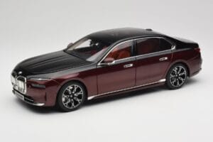 BMW i7 G70 Black & Red Metallic Minichamps 1:18 110023201 Kov