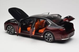 BMW i7 G70 Black & Red Metallic Minichamps 1:18 110023201 Kov – obrázok 5 z 8
