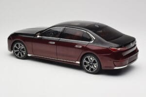 BMW i7 G70 Black & Red Metallic Minichamps 1:18 110023201 Kov – obrázok 7 z 8
