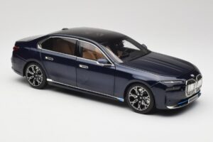 BMW i7 G70 Blue Metallic Minichamps 1:18 110023202 Kov – obrázok 6 z 8