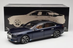 BMW i7 G70 Blue Metallic Minichamps 1:18 110023202 Kov – obrázok 8 z 8