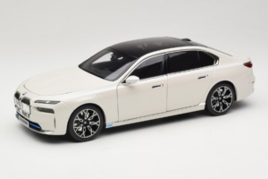 BMW i7 G70 White Metallic Minichamps 1:18 110023200 Kov