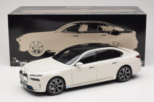 BMW i7 G70 White Metallic Minichamps 1:18 110023200 Kov – obrázok 8 z 8
