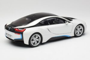 BMW i8 Crystal Biely Paragon 1:18 80432336841 Kov – obrázok 3 z 8