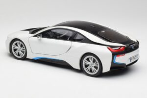 BMW i8 Crystal Biely Paragon 1:18 80432336841 Kov – obrázok 7 z 8