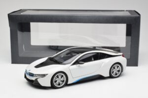 BMW i8 Crystal Biely Paragon 1:18 80432336841 Kov – obrázok 8 z 8