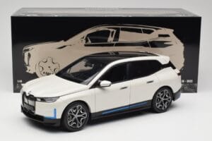 BMW iX Alpine White Minichamps 1:18 110023102 Kov – obrázok 8 z 8