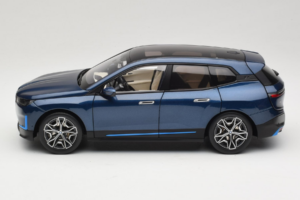 BMW iX Blue Metallic Minichamps 1:18 110023100 Kov – obrázok 4 z 8