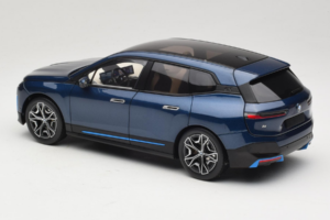 BMW iX Blue Metallic Minichamps 1:18 110023100 Kov – obrázok 7 z 8