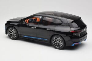 BMW iX Sapphire Black Minichamps 1:18 110023101 Kov – obrázok 7 z 8