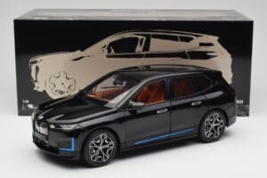 BMW iX Sapphire Black Minichamps 1:18 110023101 Kov – obrázok 8 z 8