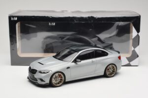 BMW M2 CS F87 Strieborný so zlatými diskami Minichamps 1:18 155021028 Kov – obrázok 6 z 6