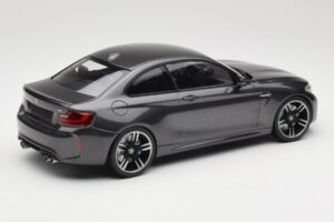 BMW M2 F87 Grey Metallic Minichamps 1:18 155026102 Kov – obrázok 2 z 6