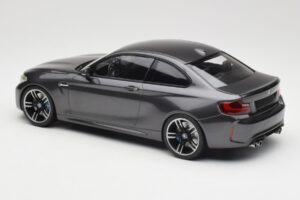 BMW M2 F87 Grey Metallic Minichamps 1:18 155026102 Kov – obrázok 5 z 6