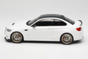 BMW M2 F87 CS Alpine White Zlaté Ráfiky Minichamps 1:18 155021020 Kov – obrázok 3 z 6