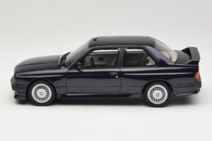 BMW M3 E30 Europameister Macau Blue Otto 1:18 OT1216 Kov – obrázok 3 z 6