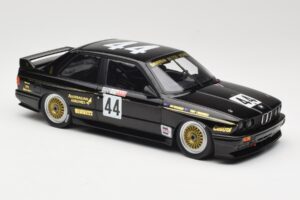 BMW M3 E30 JPS Team BMW #44 J. Richards / T. Longhurst Class Winners Bathurst 1000 1987 Minichamps 1:18 155872044 Kov – obrázok 4 z 6