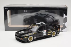 BMW M3 E30 JPS Team BMW #44 J. Richards / T. Longhurst Class Winners Bathurst 1000 1987 Minichamps 1:18 155872044 Kov – obrázok 6 z 6