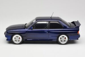 BMW M3 E30 Macau Blue IXO 1:18 18CMC122 Kov – obrázok 3 z 6