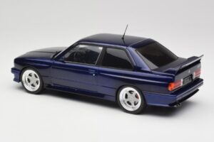 BMW M3 E30 Macau Blue IXO 1:18 18CMC122 Kov – obrázok 5 z 6