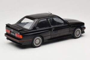 BMW M3 E30 Sport Evo Čierny Solido 1:18 S1801501 Kov – obrázok 3 z 8
