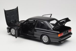 BMW M3 E30 Black Metallic Minichamps 1:18 180020306 Kov – obrázok 5 z 8