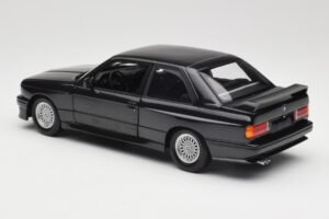 BMW M3 E30 Black Metallic Minichamps 1:18 180020306 Kov – obrázok 7 z 8