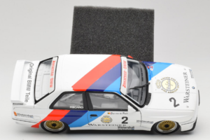 BMW M3 E30 Warsteiner #2 E. van de Poele DTM Champion 1987 Minichamps 1:18 80430396026-O1 Kov – obrázok 8 z 9