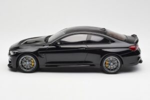 BMW M4 F82 CS Čierny GT Spirit 1:18 GT845 Živica – obrázok 3 z 6