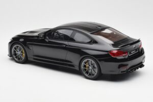 BMW M4 F82 CS Čierny GT Spirit 1:18 GT845 Živica – obrázok 5 z 6
