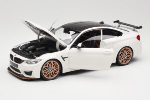 BMW M4 F82 GTS Alpine White Minichamps 1:18 110025221 Kov – obrázok 2 z 8