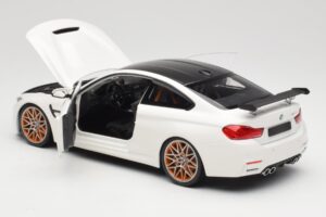 BMW M4 F82 GTS Alpine White Minichamps 1:18 110025221 Kov – obrázok 5 z 8