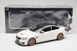 BMW M4 F82 GTS Alpine White Minichamps 1:18 110025221 Kov – obrázok 8 z 8