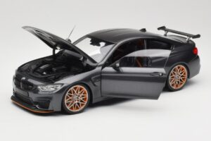 BMW M4 F82 GTS Mineral Grey Metallic Minichamps 1:18 110025222 Kov – obrázok 2 z 8