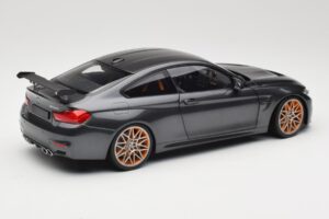 BMW M4 F82 GTS Mineral Grey Metallic Minichamps 1:18 110025222 Kov – obrázok 3 z 8