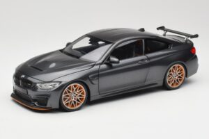BMW M4 F82 GTS Mineral Grey Metallic Minichamps 1:18 110025222 Kov