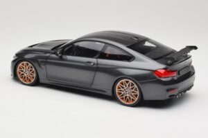 BMW M4 F82 GTS Mineral Grey Metallic Minichamps 1:18 110025222 Kov – obrázok 7 z 8