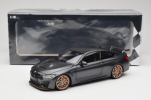 BMW M4 F82 GTS Mineral Grey Metallic Minichamps 1:18 110025222 Kov – obrázok 8 z 8