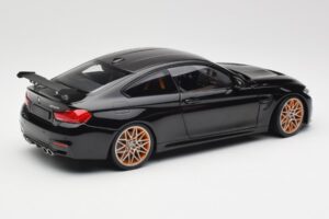 BMW M4 F82 GTS Sapphire Black Metallic Minichamps 1:18 110025220 Kov – obrázok 3 z 8