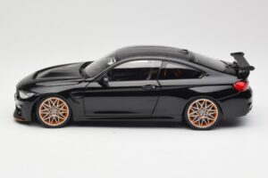 BMW M4 F82 GTS Sapphire Black Metallic Minichamps 1:18 110025220 Kov – obrázok 4 z 8