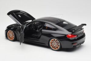 BMW M4 F82 GTS Sapphire Black Metallic Minichamps 1:18 110025220 Kov – obrázok 5 z 8