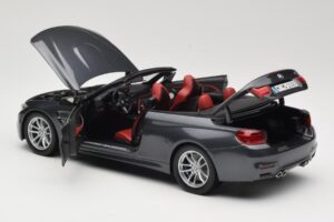BMW M4 F83 Kabriolet Mineral Grey Paragon 1:18 80432339610 Kov – obrázok 5 z 8
