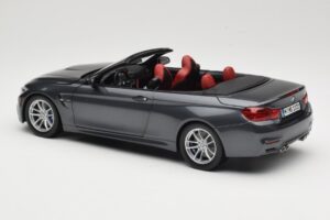 BMW M4 F83 Kabriolet Mineral Grey Paragon 1:18 80432339610 Kov – obrázok 7 z 8