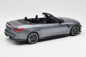 BMW M4 G82 Kabriolet Grey Metallic Minichamps 1:18 155021034 Kov – obrázok 2 z 6