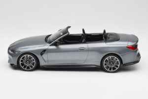 BMW M4 G82 Kabriolet Grey Metallic Minichamps 1:18 155021034 Kov – obrázok 3 z 6