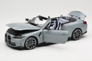 BMW M4 G83 Kabriolet Grey Metallic Minichamps 1:18 110021032 Kov – obrázok 2 z 8