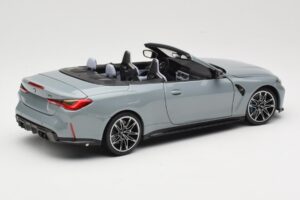 BMW M4 G83 Kabriolet Grey Metallic Minichamps 1:18 110021032 Kov – obrázok 3 z 8