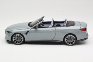 BMW M4 G83 Kabriolet Grey Metallic Minichamps 1:18 110021032 Kov – obrázok 4 z 8