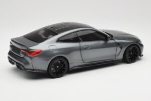 BMW M4 G82 Šedý Metallic Minichamps 1:18 113020124 Kov – obrázok 3 z 8